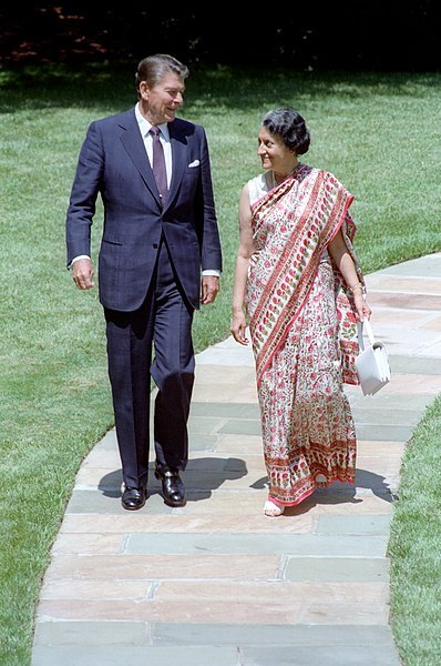 President_Ronald_Reagan_walking_with_Prime_Minister_Indira_Gandhi_of_India.jpg